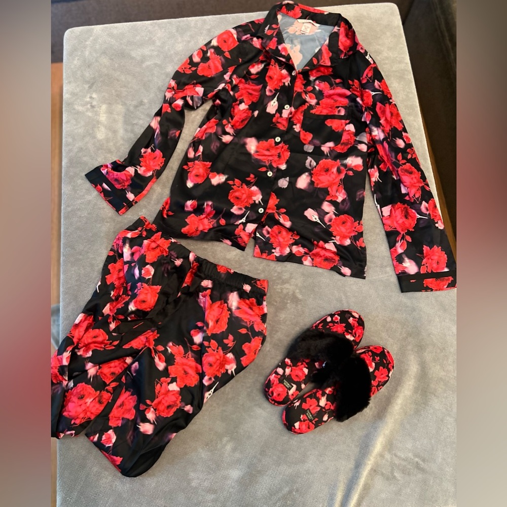 Beautiful red rose silk like pajamas with matching slippers!